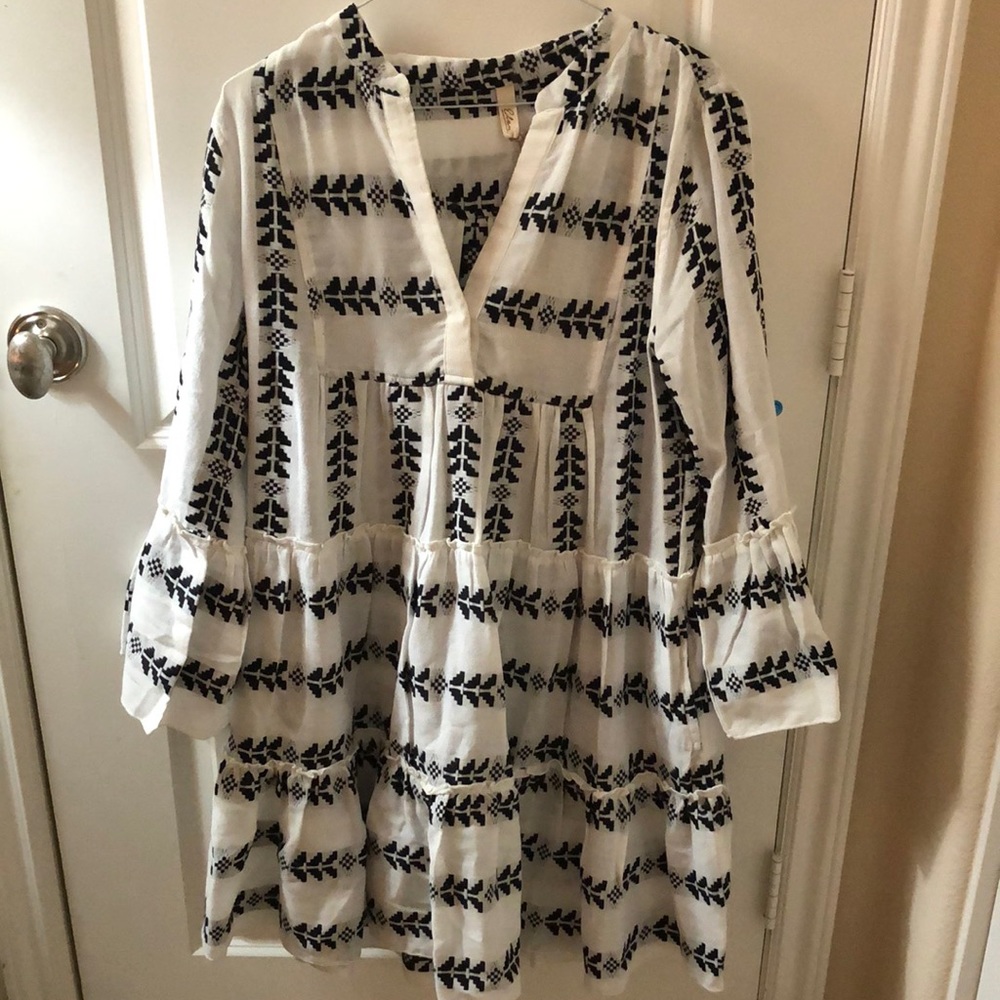 Elan short dress, black and white pattern.  Perfect for summer!